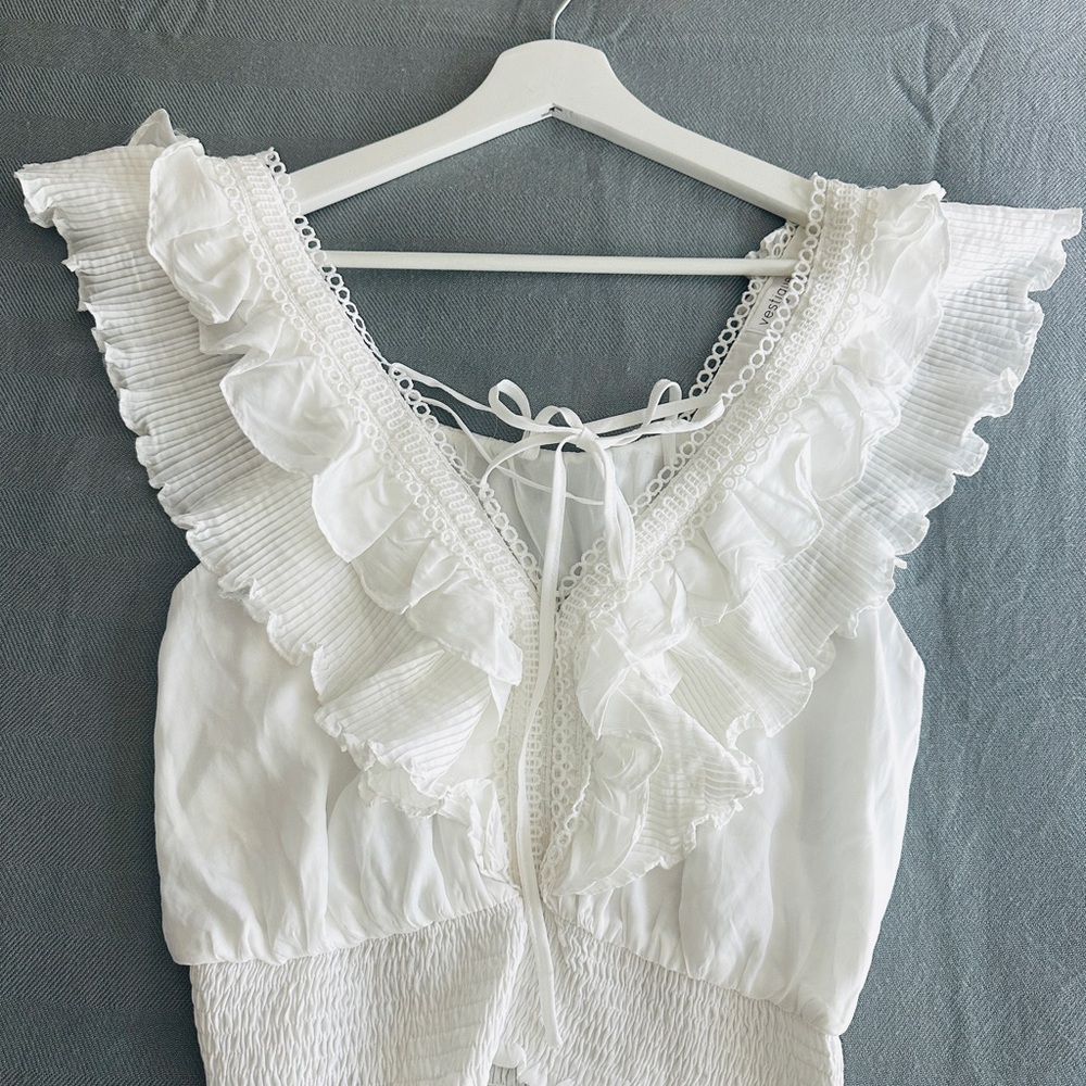 Vestique White Ruffled Blouse